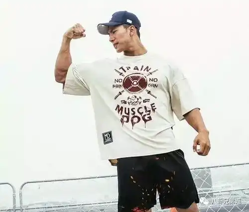 爱健身的巨蟹男,满身肌肉太过霸气,没有女友被误以为同志
