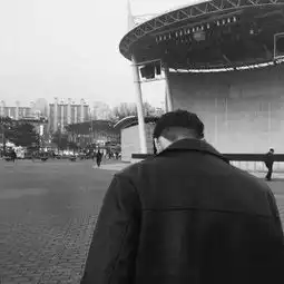 2018个性头像男生背影黑白高清图片细水长流把日子过透
