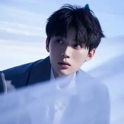 蓝色系又超级温柔的帅气男生真人头像经过了兜兜转转的重逢是场浪漫
