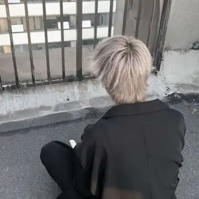 宋知意ins酷帅高冷真人男生头像拿图能不能有点礼貌
