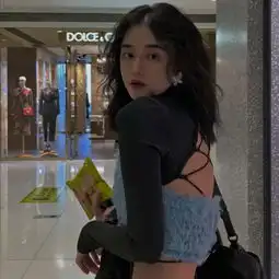 背影头像女生唯美漂亮愿做你的社会小恶魔
