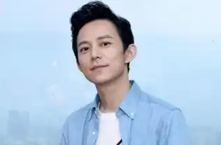 蓄胡子成熟型,基础款男生一样有模有样
