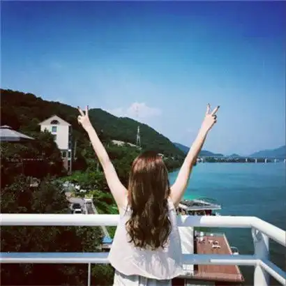 女生海边背影头像长发系列,伤感孤单的女人
