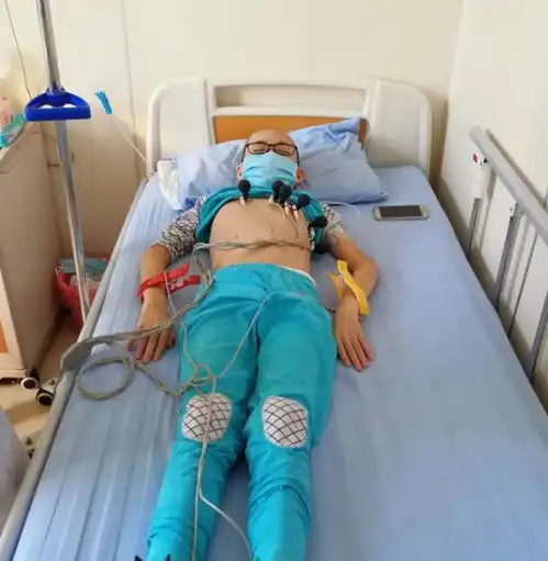 13岁阳光少年患白血病,担心父母不愿再治疗,想回到学校完成心愿

