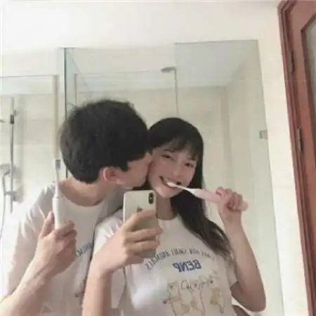 超甜蜜的情侣头像一对,突然间想起某个人