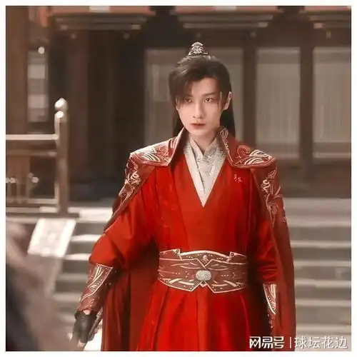 同是红衣美男,将肖战成毅何与放一起,才知啥叫鲜衣怒马
