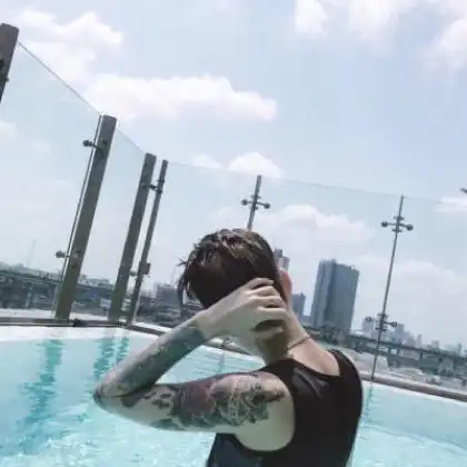 2020时尚个性情侣头像一男一女,舍得为你付出的人是爱你的
