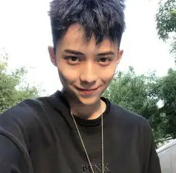 这个抖音爆火的美少女因为长的像某当红男明星被喷丑的好恶心

