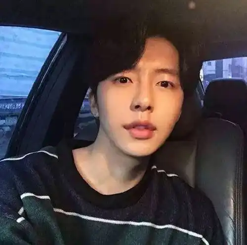 几种露额头才帅的男生,你是这个类型吗
