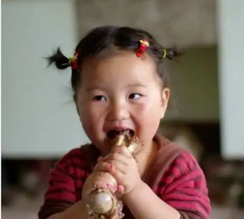 8岁男孩查出肠坏死,医生劝告此肉吃一次7天不消化,少给娃吃
