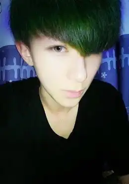 终究抵不过你暧昧的眼神
