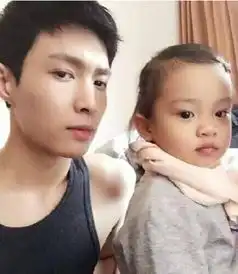 男神收割机甜馨庆生,收割高云翔,网友王源哥哥呢
