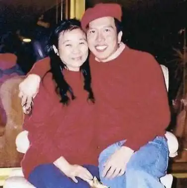 骗走单身女首富20亿还不够,还伪造遗嘱,打算霸占她几百亿家产
