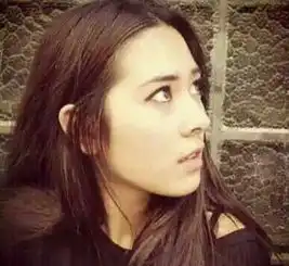 姜文21岁混血女儿美艳照曝光与外籍男亲密搭肩
