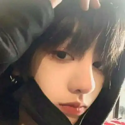 惊艳列表的高质量质感女生头像
