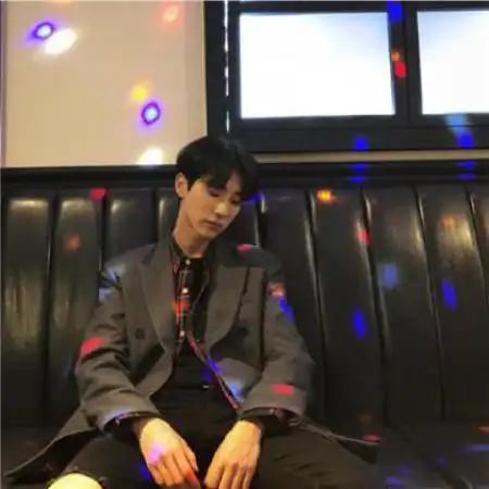 qq男生头像霸气高冷好看有点酷的男生
