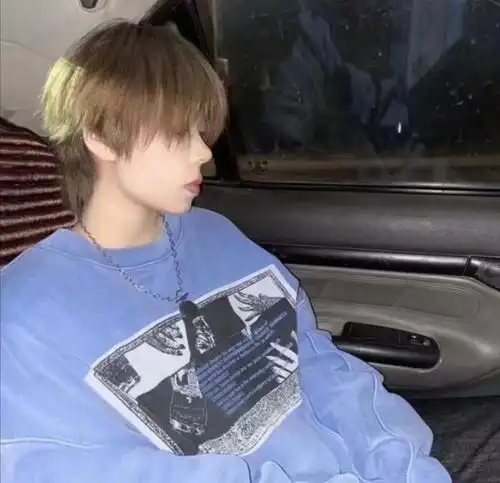 有点小拽的男生头像
