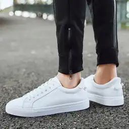 中老年男人别总穿的太寒酸,时尚帅气的男鞋穿上,显出年轻气质
