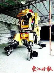 工科男耗时一年为儿造四米高机器人
