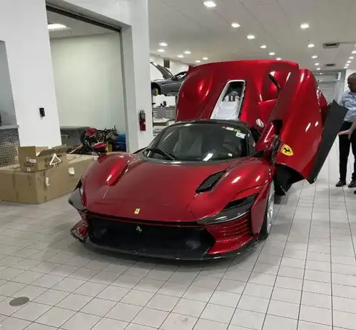 c罗新入手200万英镑法拉利,全球仅599辆,国内未开售
