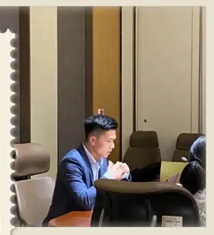 轻恋优质单身青年推荐上海单身男93年金融机构小哥哥,生活自律工作认真,8块腹肌自信潜力股
