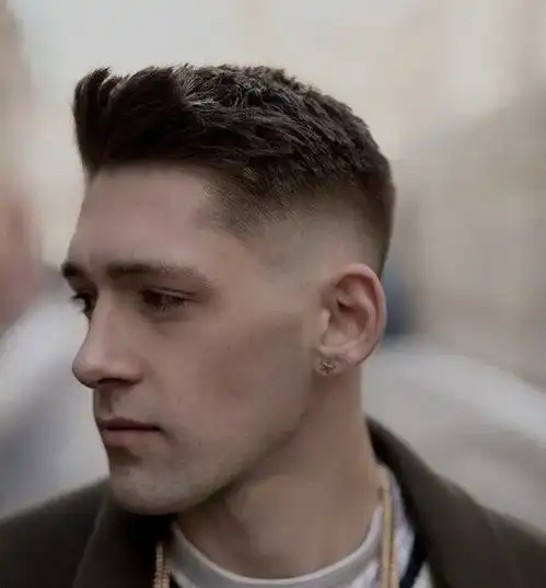 潮剪秘籍丨男生能对抗狂风的铁造型
