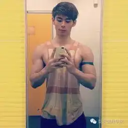 据说肌肉男爱自拍,有图有真相
