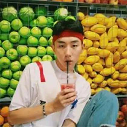 阳光爱笑的男生头像,笑的有点呆呆的有点腼腆的
