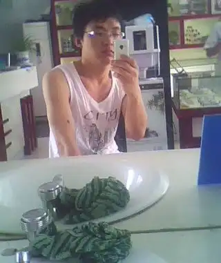 25岁普通男人生活照多张
