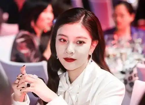 明星同场活动杨幂唐嫣贵气,蔡徐坤绅士,宋妍霏状态不佳
