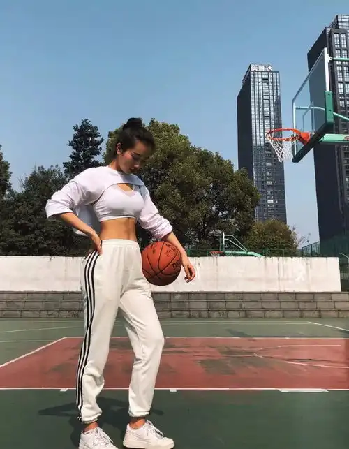 励志20岁健身性感妹子到底有多美
