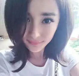 lob头今夏升级版锁骨卷发型
