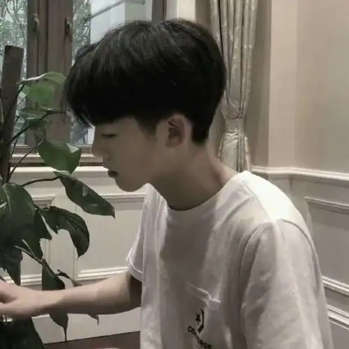 冷酷头像男霸气,宠溺我只能对你一个人

