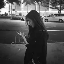 黑白女头时尚并驾齐驱
