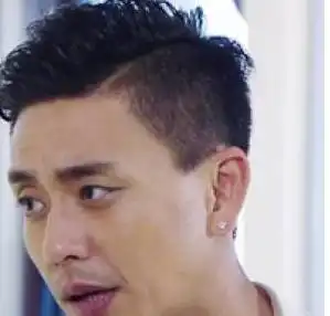 男生发型大背头彰显十足熟男魅力
