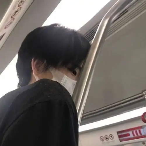 最近超火的男生头像