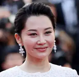 少女许晴也有撞脸的时候戛纳被错认成刘晓庆,脸动过
