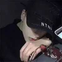 玩手机的,打电话的,男生微信头像低调成熟大气
