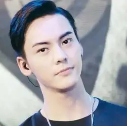 杨洋陈伟霆李钟硕中韩男星露额杀谁惊艳你
