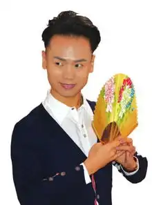 90后花旦男生的艺术人生
