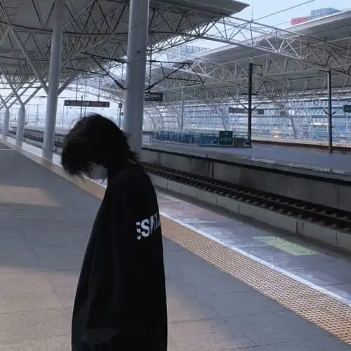 ins小众个性男生头像
