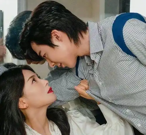 又来了44岁刘涛与小12岁网红演姐弟恋,让新人女演员咋玩
