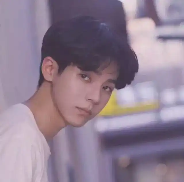 男女头像别等,别问,别回忆
