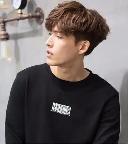男原型脸配什么发型好看
