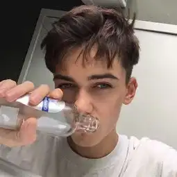 男生欧美范头像
