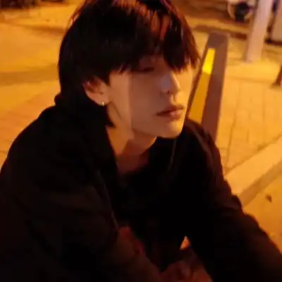 干净男头既然你不期待那我翻男生头像我要个性网
