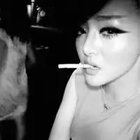 爱抽烟的女孩是个好女孩

