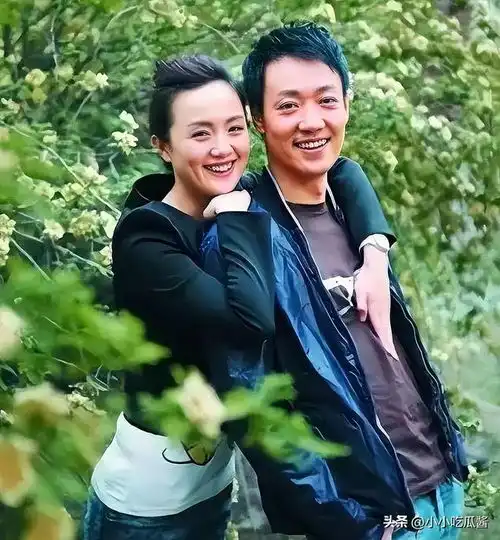 朱媛媛去世9天了,越来越多网友晒合照,靳东这一张,真的意难平
