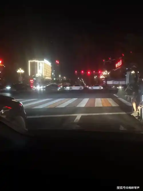 滴滴师傅男乘客为情所困,深夜买醉,我帮他支招
