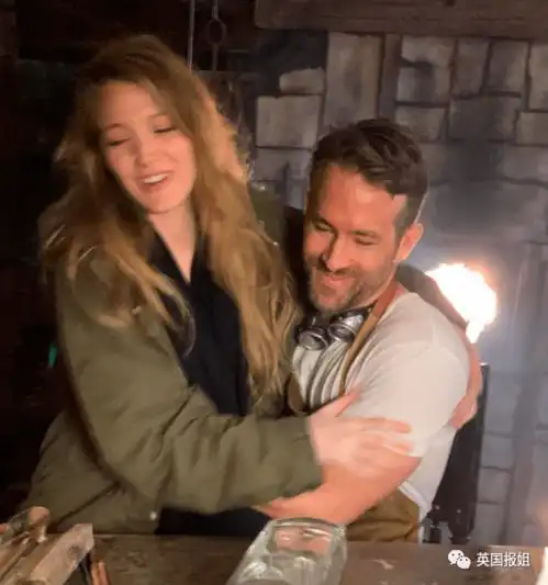 好莱坞最性感男人娶绝美女神爱情超甜我的优点就是我老婆
